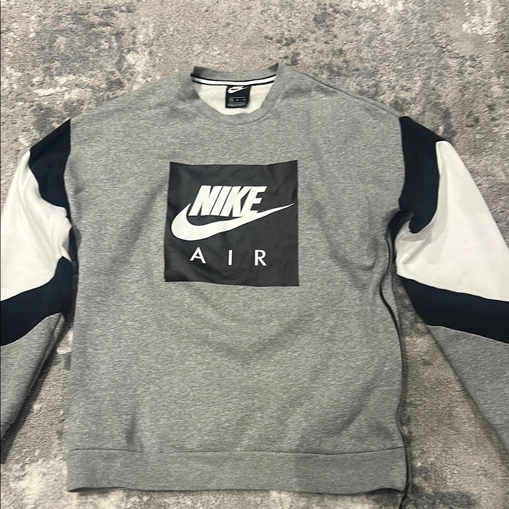 Nike Men's Gray and Black Sweater